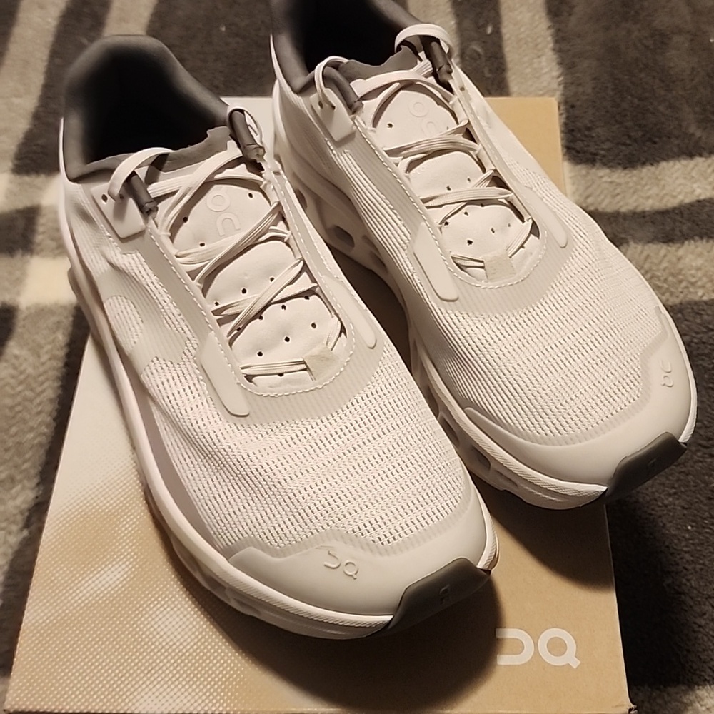 Ladies On Cloudmonster Void Size 8 - Picture 2 of 10